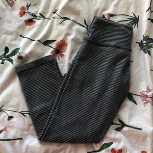Lululemon Size 4 Reversible Crop Leggings